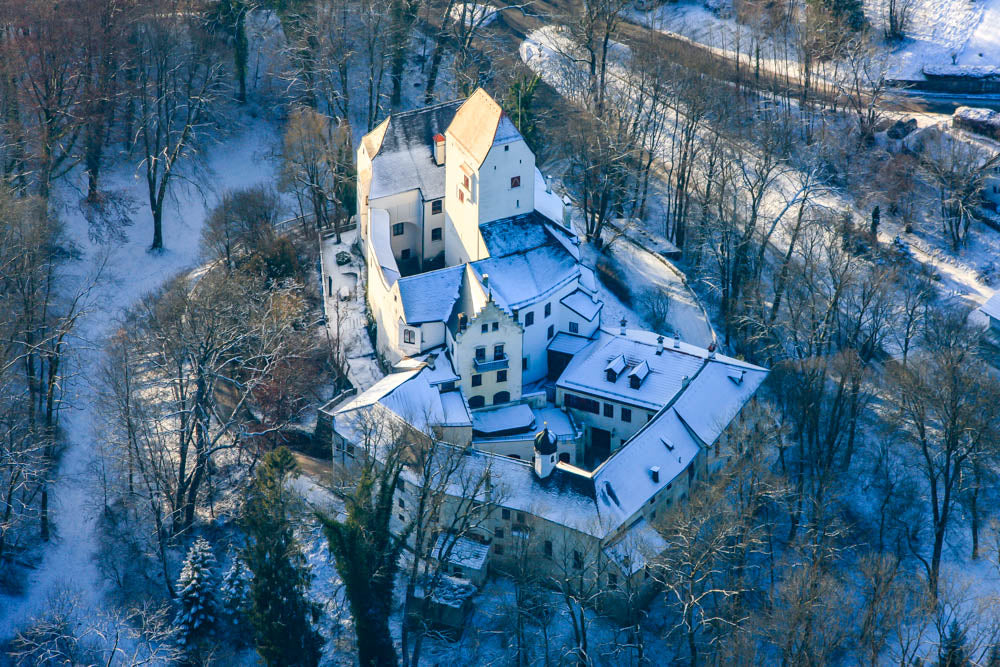 Elkofen Castle in winter