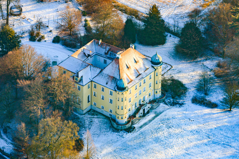 Kapfing Castle in Winter