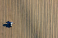 Traktor bei der Aussaat