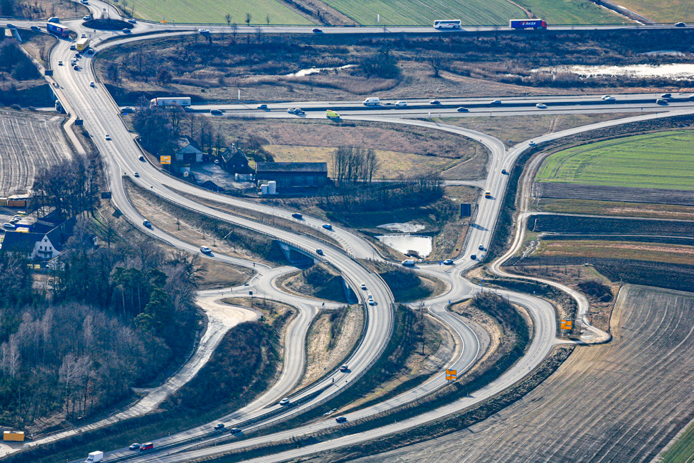 Brücke über Kreisverkehr