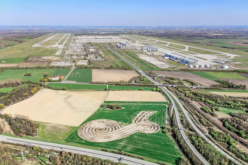Erdzeichen am Flughafen München
