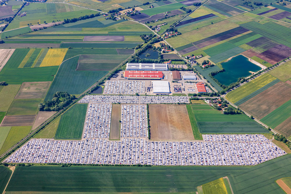 Abstellplatz für neue PKW von Audi