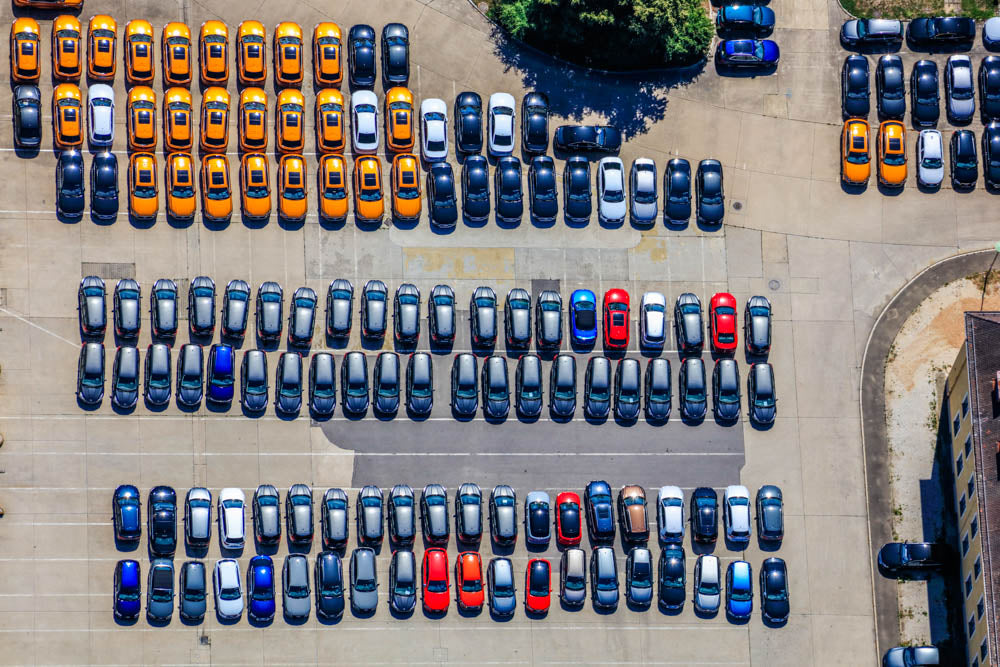 Abstellfläche für neue Autos in der Prinz-Leopold-Kaserne