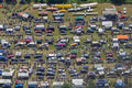 Flohmarkt auf der Landebahn des Flugplatzes Moosburg
