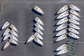 Boote auf dem Asphalt