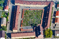 Innenhof mit Schrebergarten