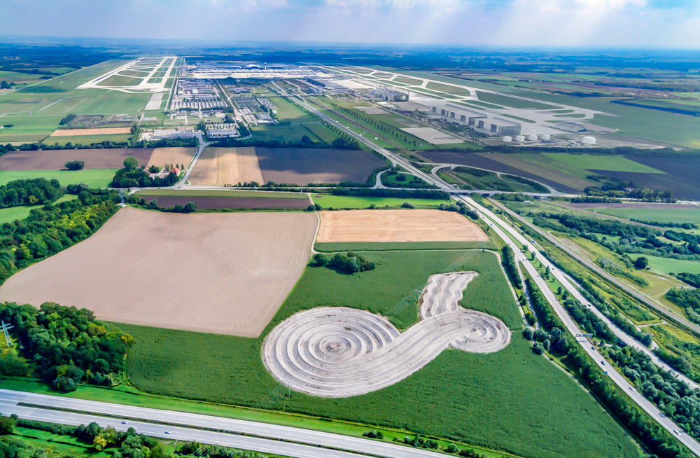 Erdzeichen am Flughafen München