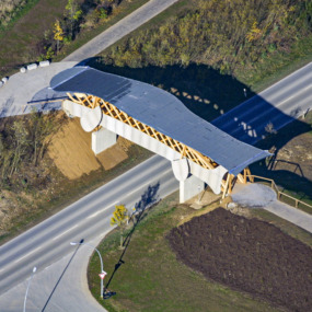 Fußgängerbrücke aus Holz - Klaus Leidorf