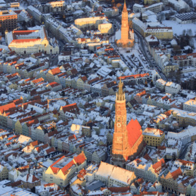 Landshut im Abendlicht im Winter - Klaus Leidorf