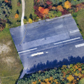 Luftaufnahme vom Rest der ehemaligen Landebahn am Flughafen München-Riem