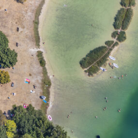 Luftaufnahme vom Strandleben in Landshut Gretlmühle